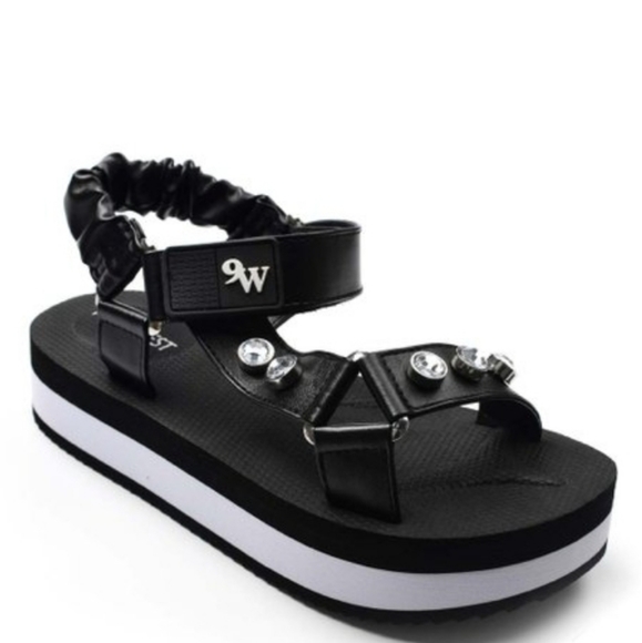 9W Size 9 Cutie Platform Sandals - Picture 2 of 3